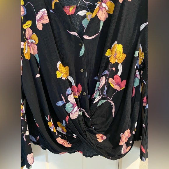 Flowered Top - Picture 4 of 11